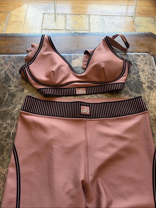 ALO Yoga Other - Airlift Line Up Bra in Chestnut bra and leggings NEW